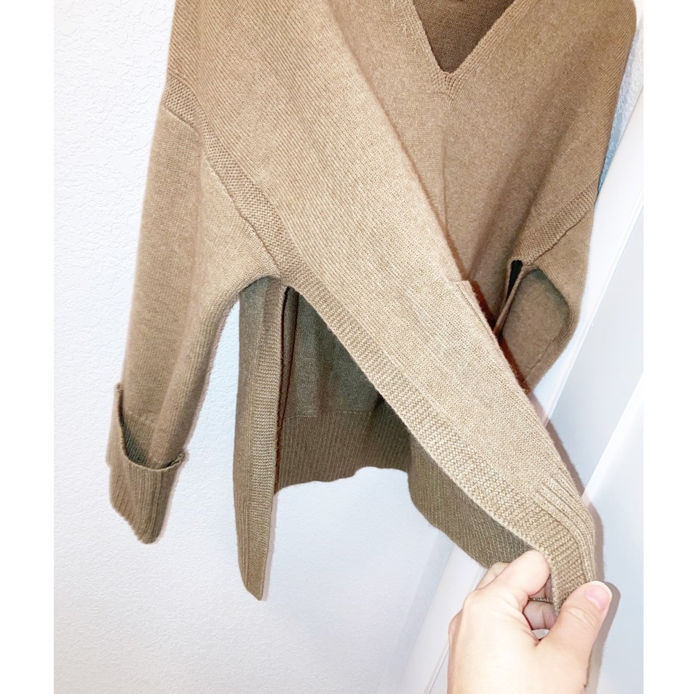 ALL : ROW Chunky Knit V-Neck side Vent Sweater Tan / Camel SZ: Large - Picture 6 of 13